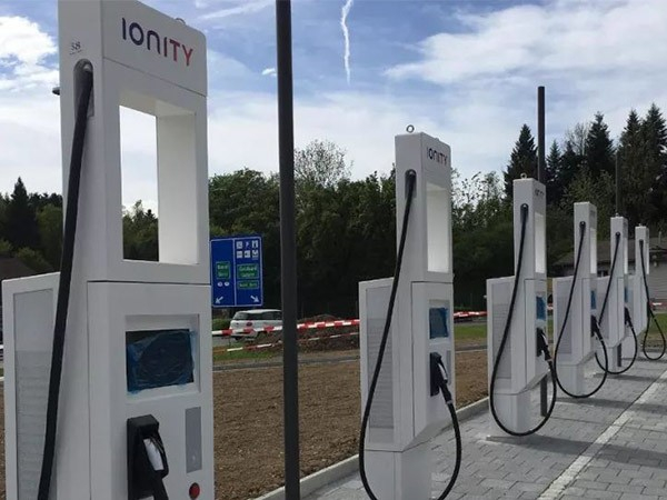 新能源汽車(chē)的充電樁是什么材料？